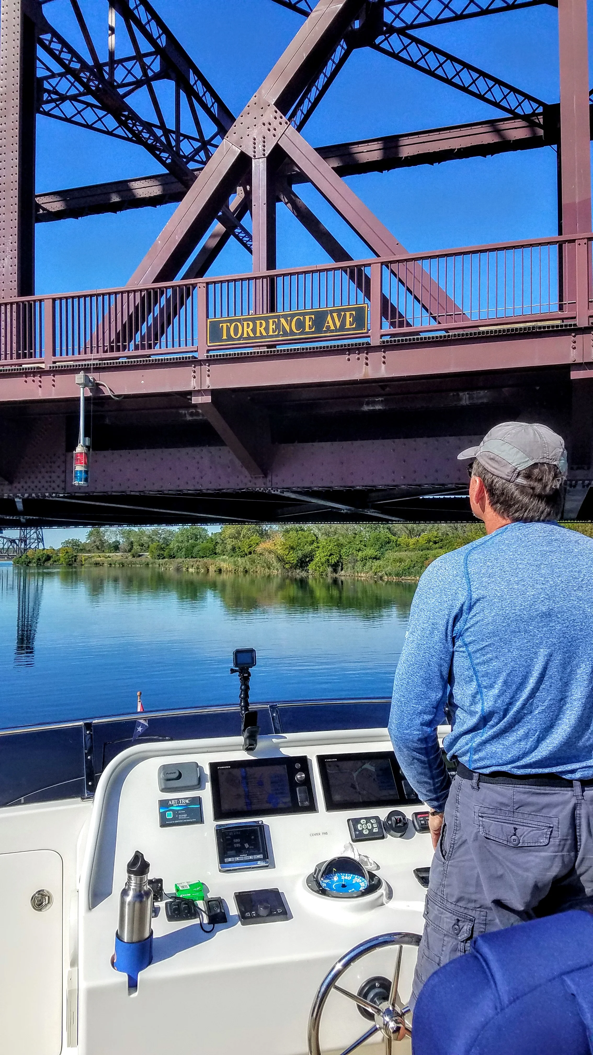 A taste of things to come…the Torrence bridge (fixed) had about 21 feet of clearance but the bridge tender told us 28…NOT!
