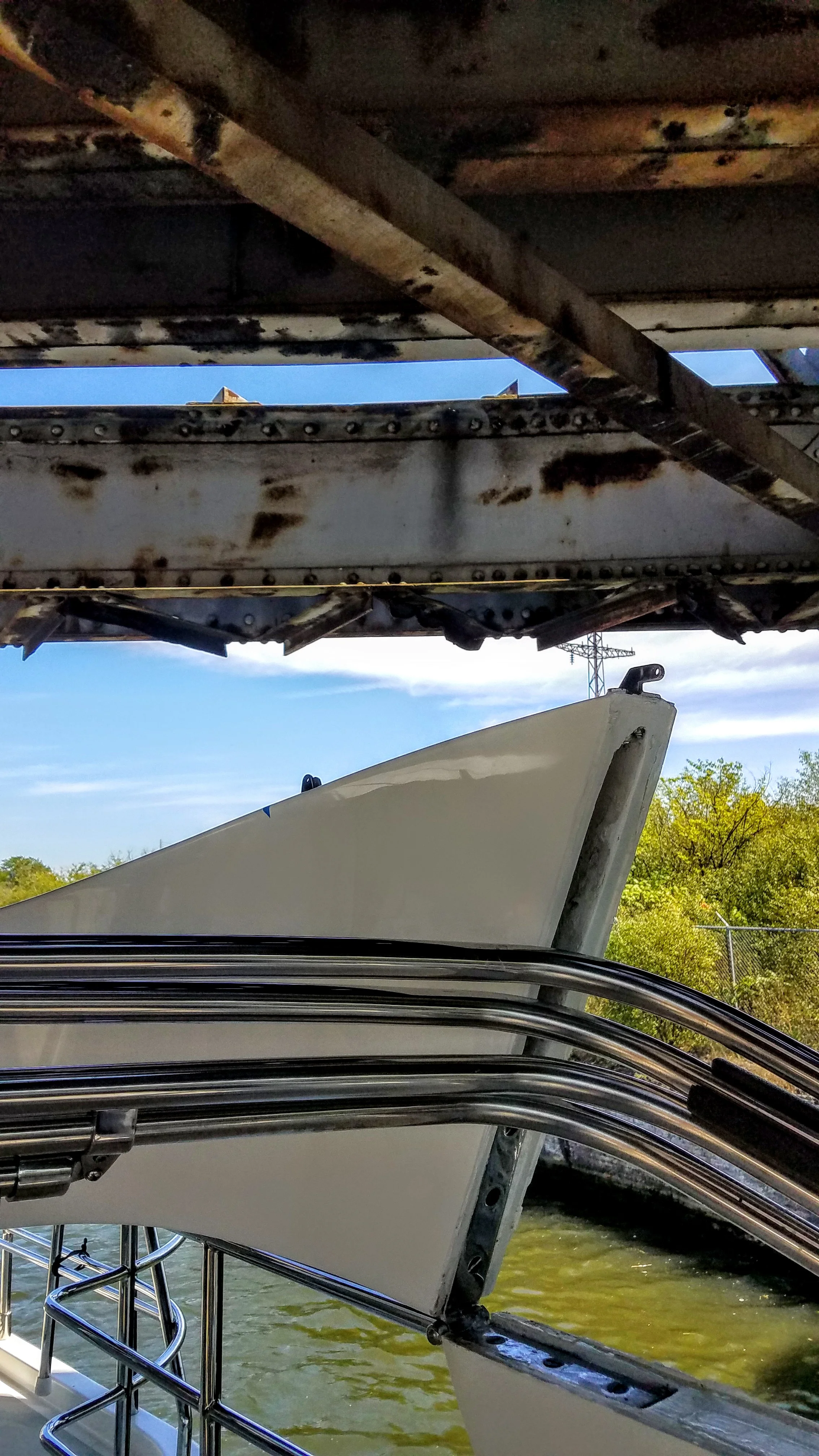 Not much room between the highest point on the boat (arch down - 18 foot clearance) and the bridge clearance of 19 feet