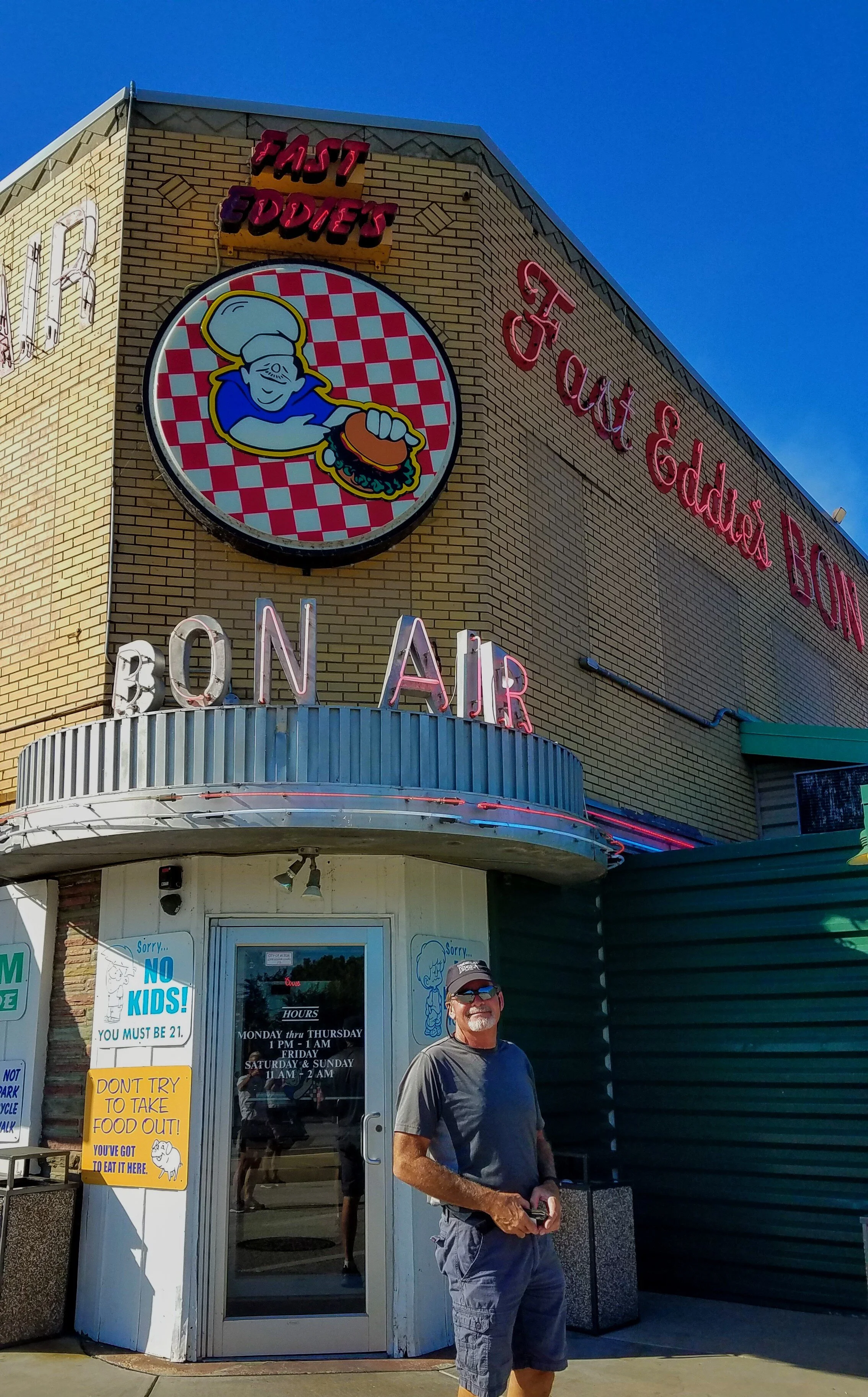 The world renowned Fast Eddie’s Bon Air. In 1921 Anheuser Busch opened this bar at 4th, Pearl & Broadway. Ten years later they sold to Sam Balaco who gave it to his son and 50 years later it was sold to Eddie Sholar. Eddie has quadrupled the size of the establishment from 80 chairs to over 400. Over 2,000 barrels of beer and thousands of cases of cans & bottles, not to mention liquor, are served yearly.