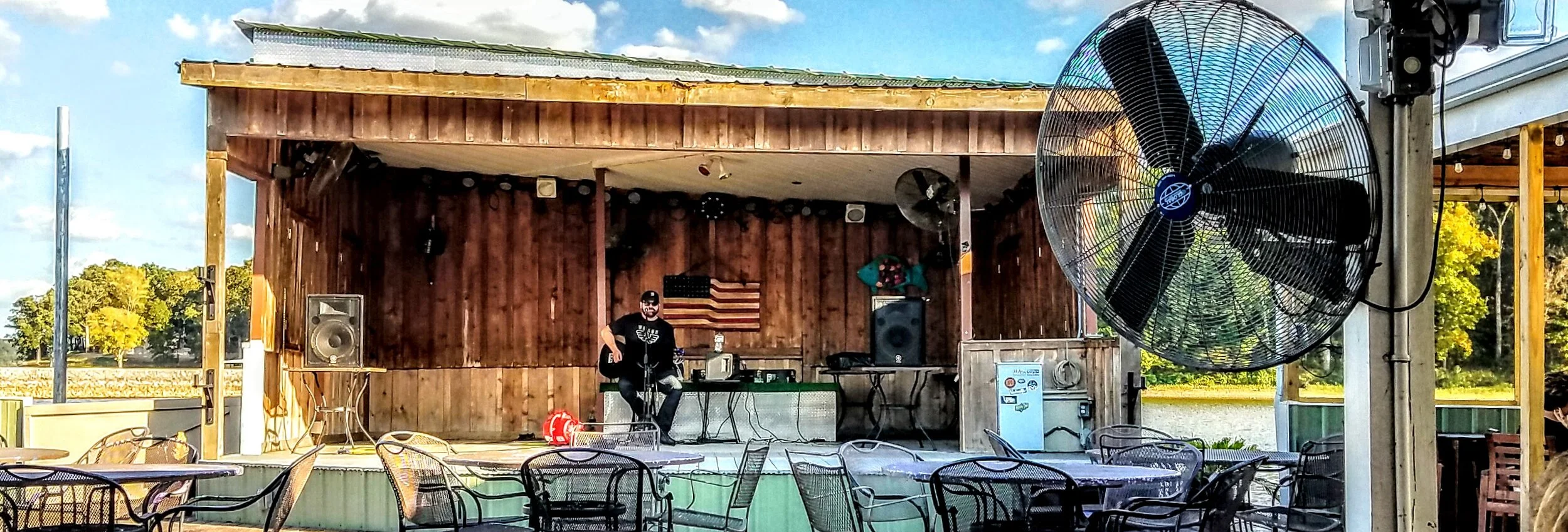 The Breakers Bar and Grill has great live music just up the lake from Paris Landing Marina