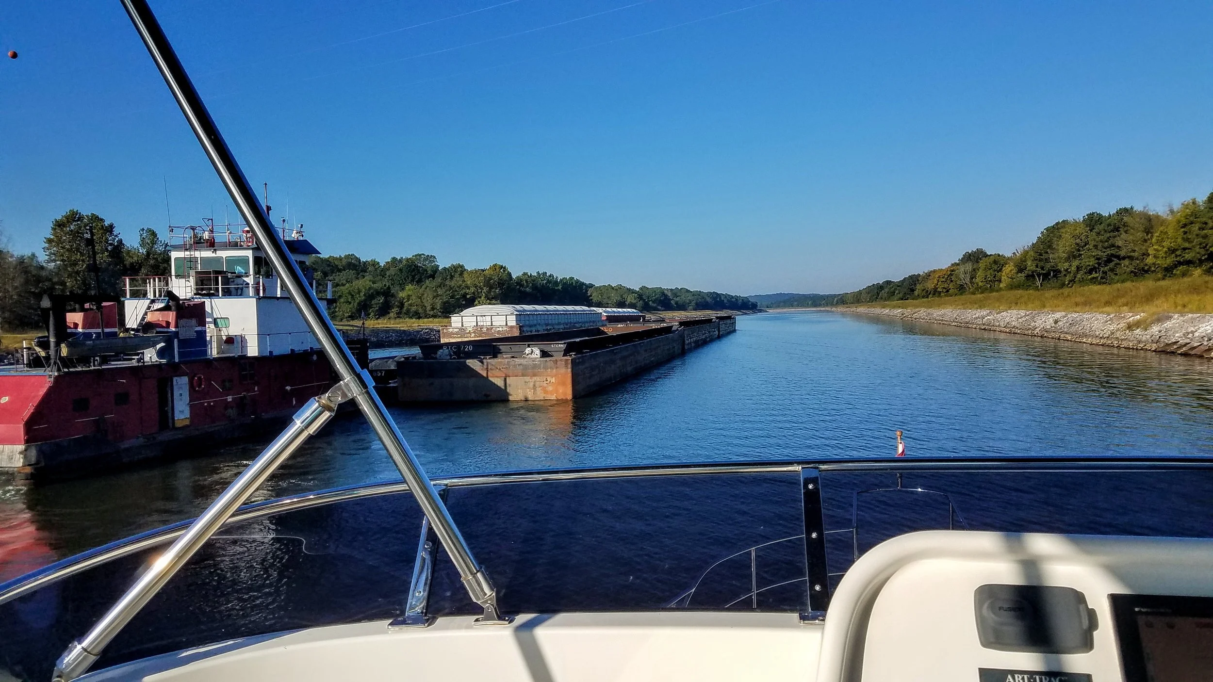 This part of the Tenn-Tom is called the ‘Divide Cut’ and gets pretty skinny when you pass a tug and tows