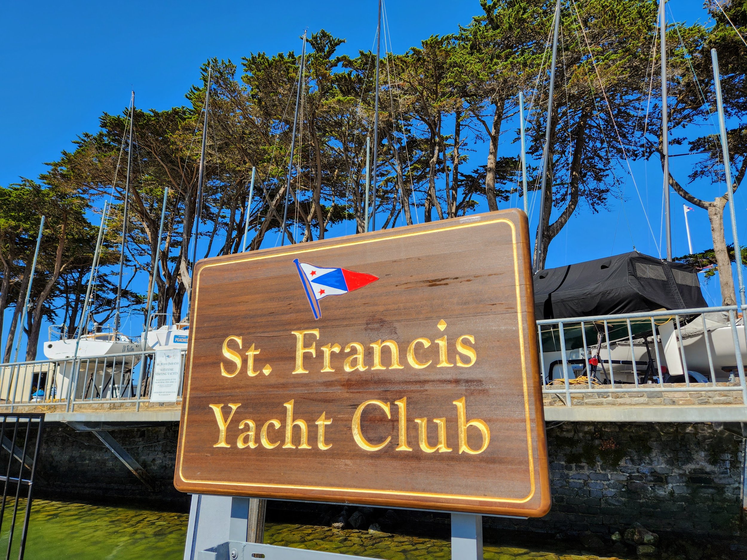 directions to st francis yacht club