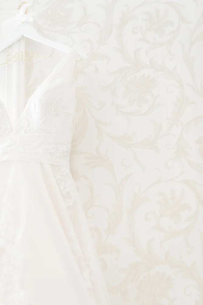 Modern and romantic wedding at Palmetto Club at FishHawk-11.jpg
