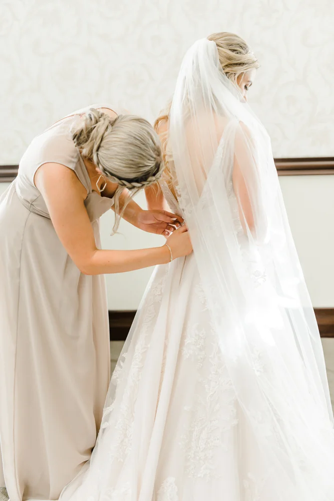 Modern and romantic wedding at Palmetto Club at FishHawk-25.jpg