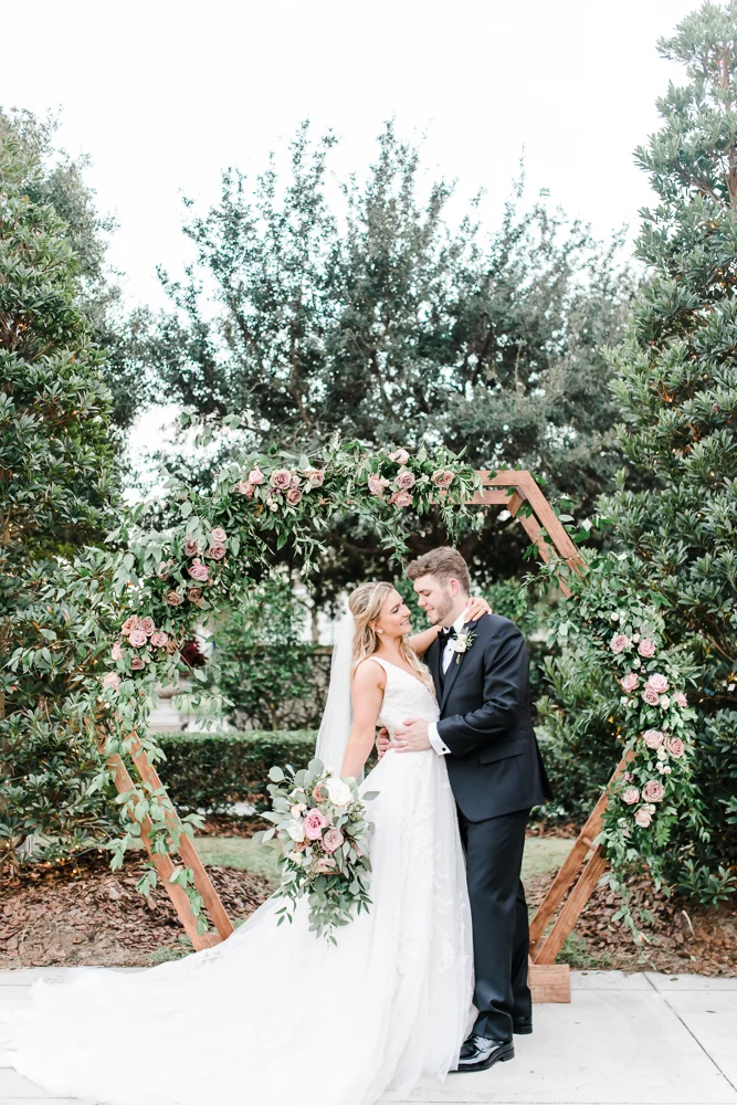 Modern and romantic wedding at Palmetto Club at FishHawk-91.jpg