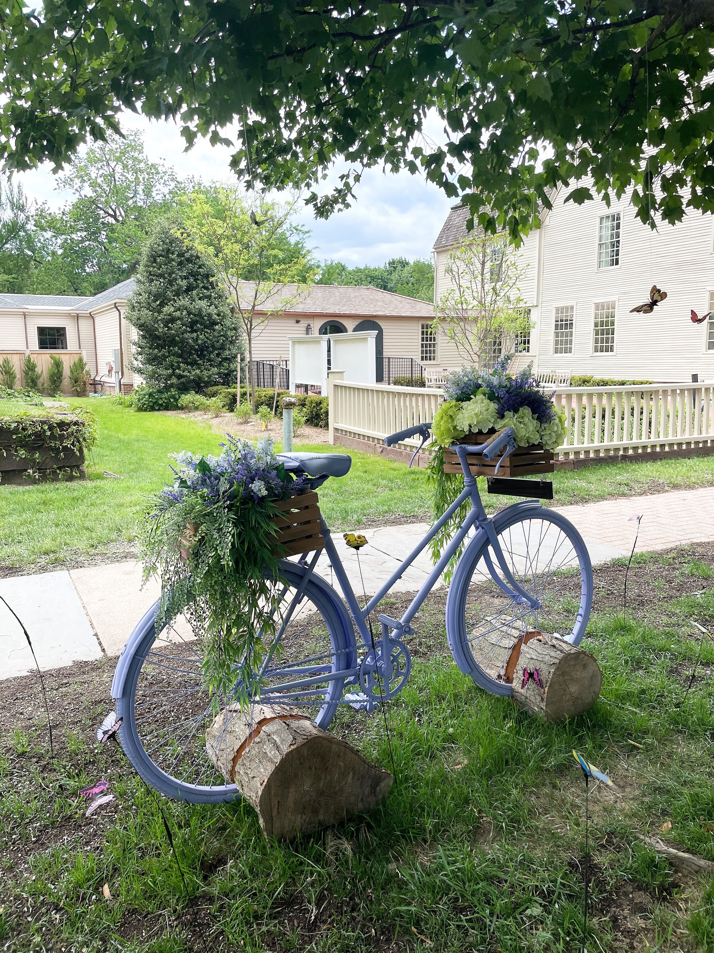 20 DIY Ideas to Recycle Bikes for Blooming Yard Decorations | Yard decor,  Bicycle painting, Bicycle decor