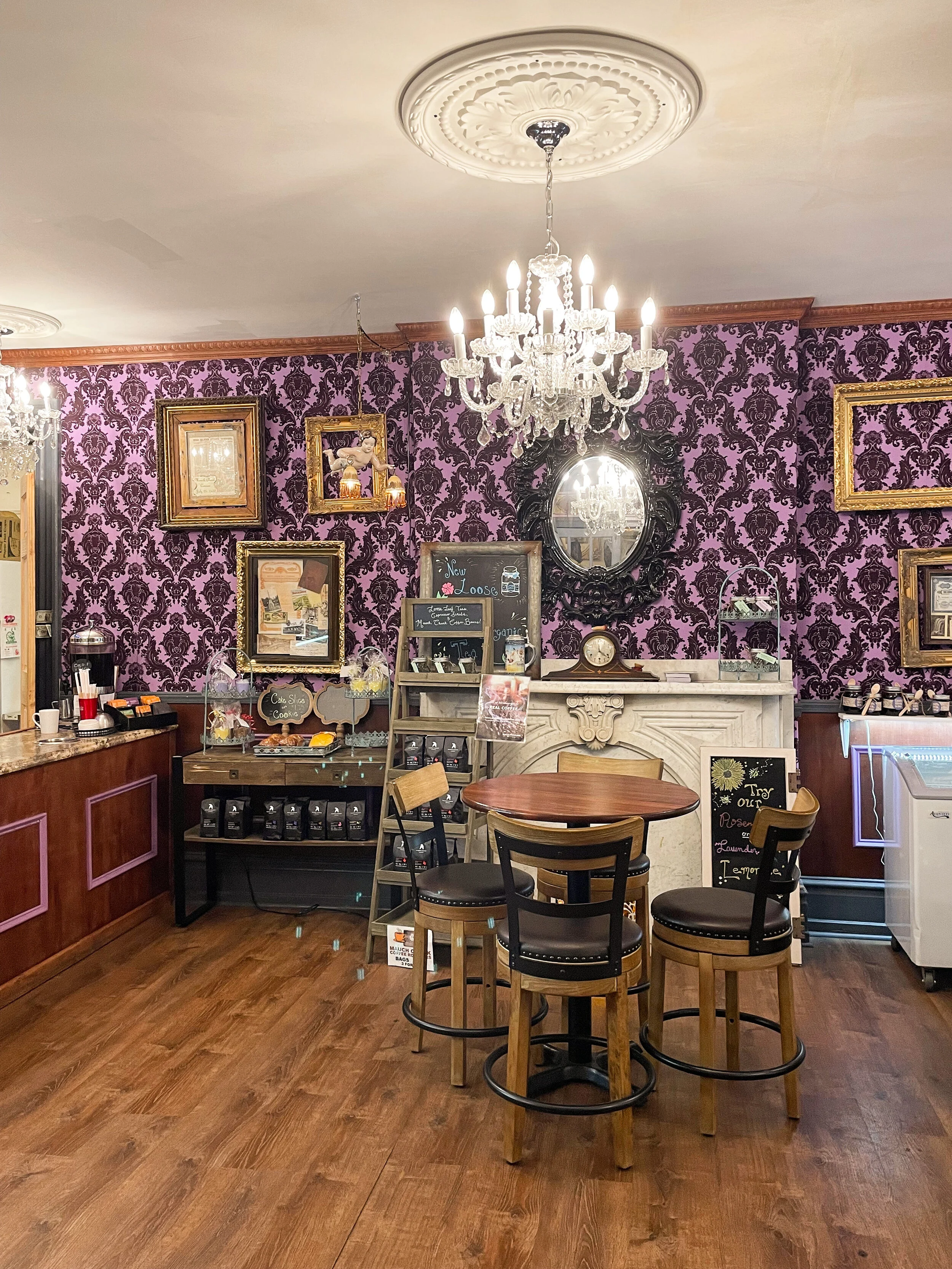 That wallpaper! I need it.