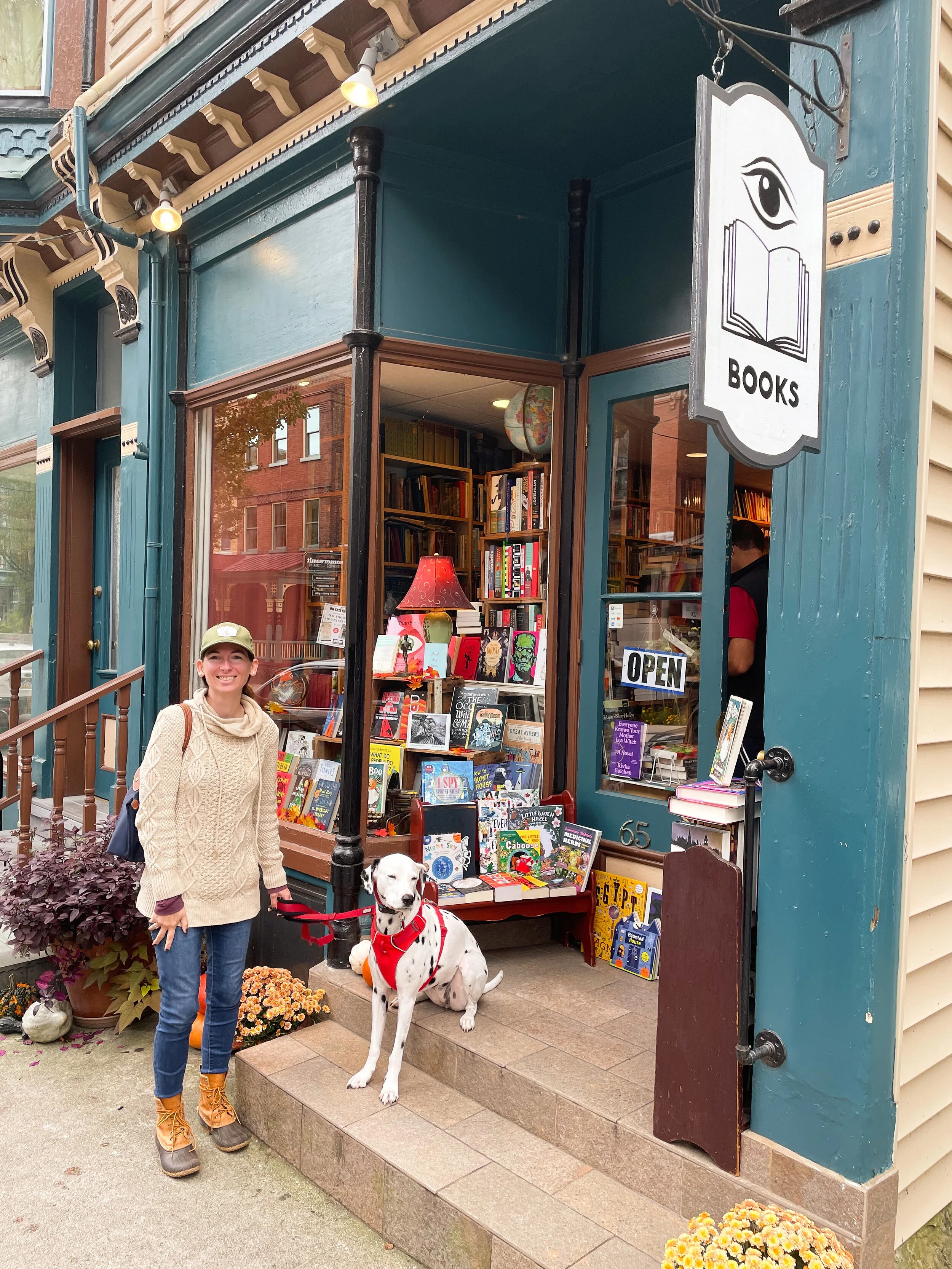 My pup isn’t thrilled that mammy found another bookshop to explore!