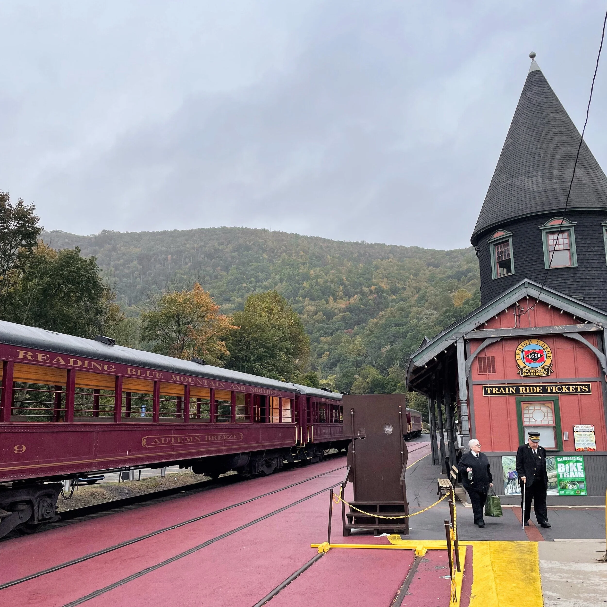 I loved the uniforms of train employees!