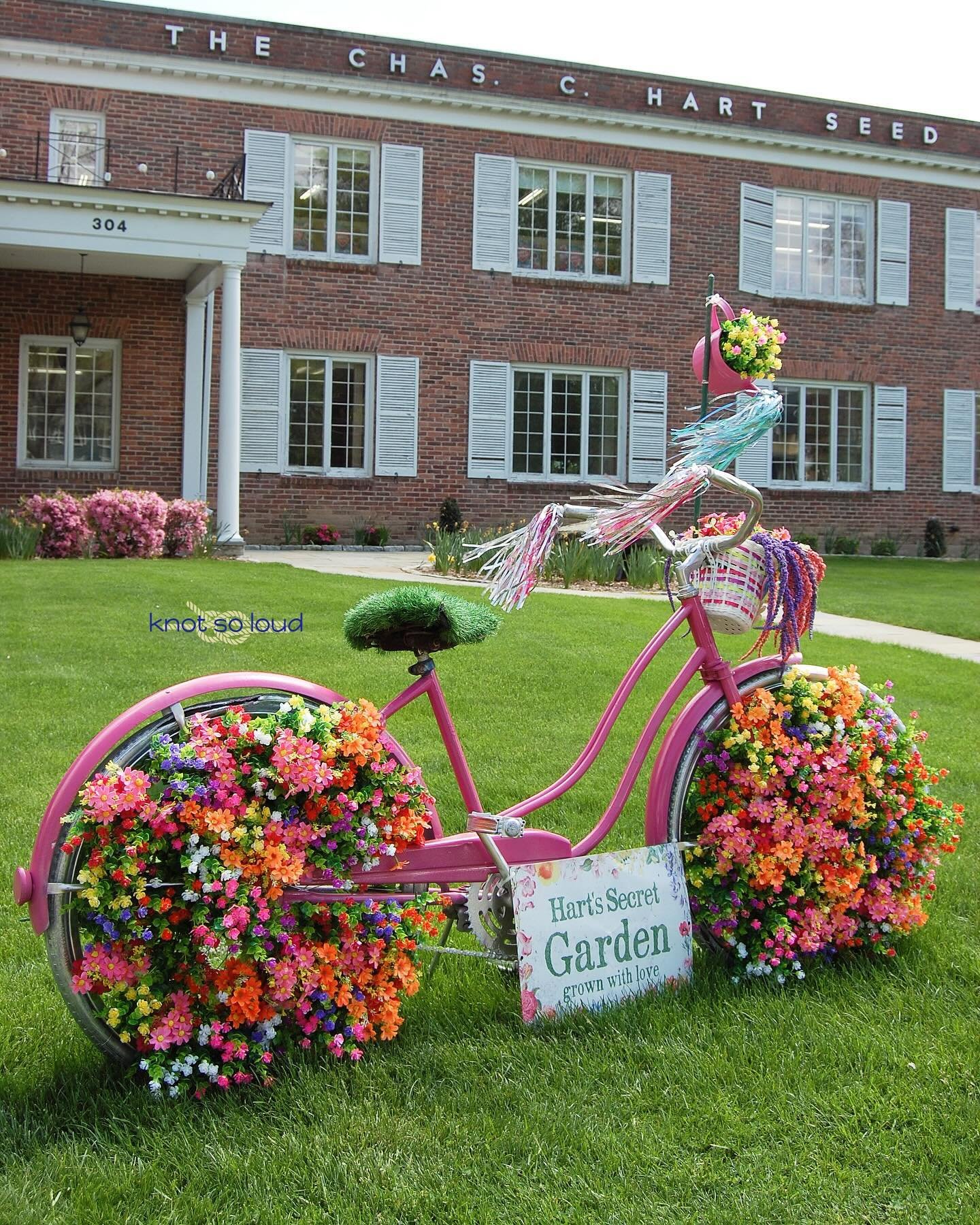 The annual Bicycles on Main event is happening in Old Wethersfield for the entire month of May! 🚲 Pictured is the @hartseedco bicycle, which is my favorite for this year!

If you haven&rsquo;t been to Old Wethersfield, it&rsquo;s a beautiful walkabl