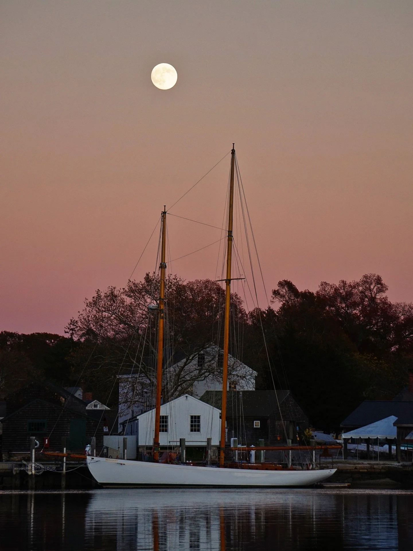 Caught a Brilliant moonrise last night. 🌕 @mysticseaportmuseum @schoonerbrilliant