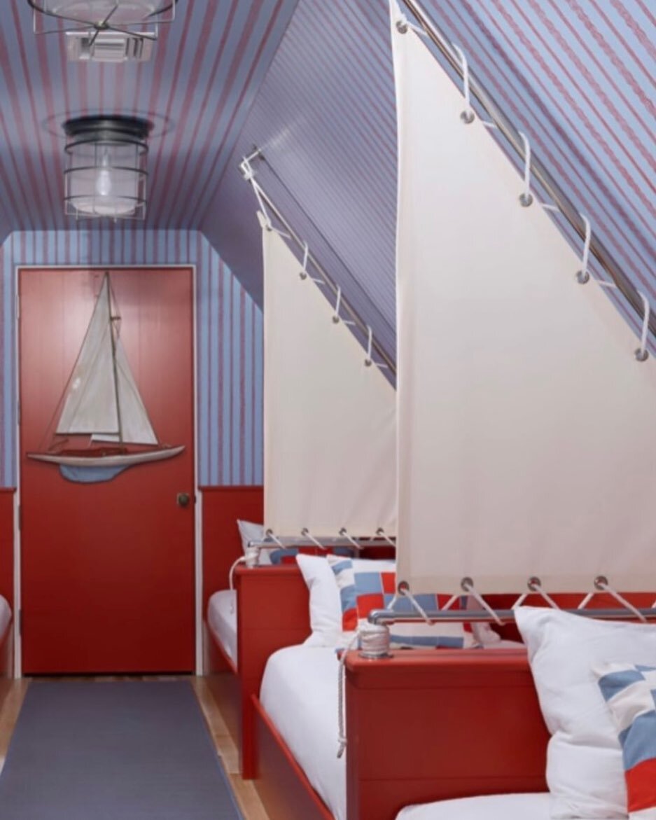 #wednesdaywhimsy brought to you via the fab-u-lous @savageinteriordesign and @housebeautiful  This nautical themed summer room is beyond every child&rsquo;s dream! What a bunk room!! How absolutely brilliant is this?! There is nothing better than a c