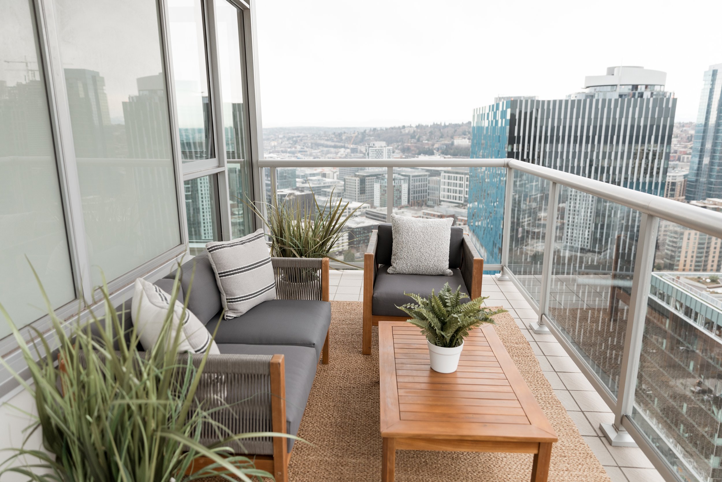 SEATTLE-SKYRISE-MKSTAGING-REAL-ESTATE-RACHEL-SYRISKO-PHOTOGRAPHY-1.jpg