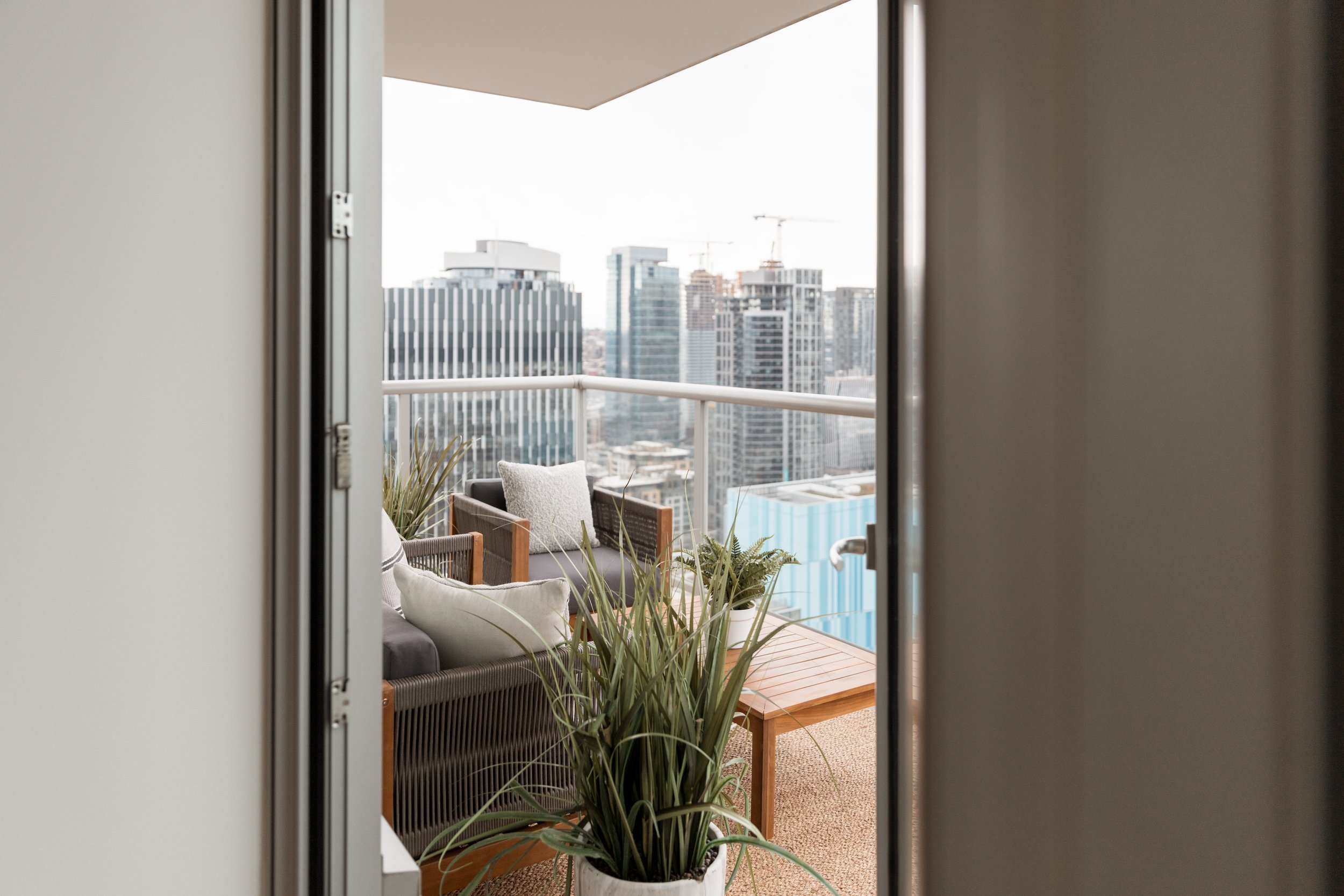 SEATTLE-SKYRISE-MKSTAGING-REAL-ESTATE-RACHEL-SYRISKO-PHOTOGRAPHY-6.jpg