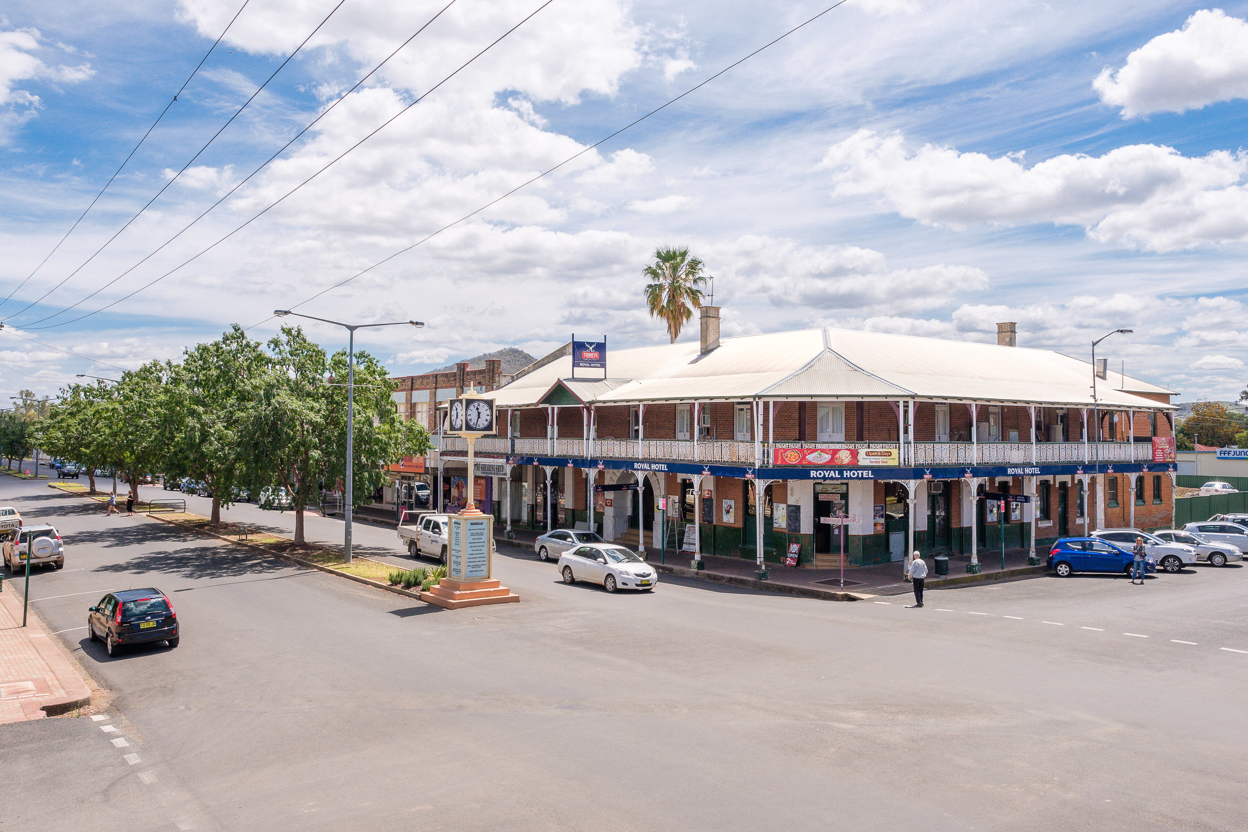 Manilla Main Street - Royal Hotel 2.JPG