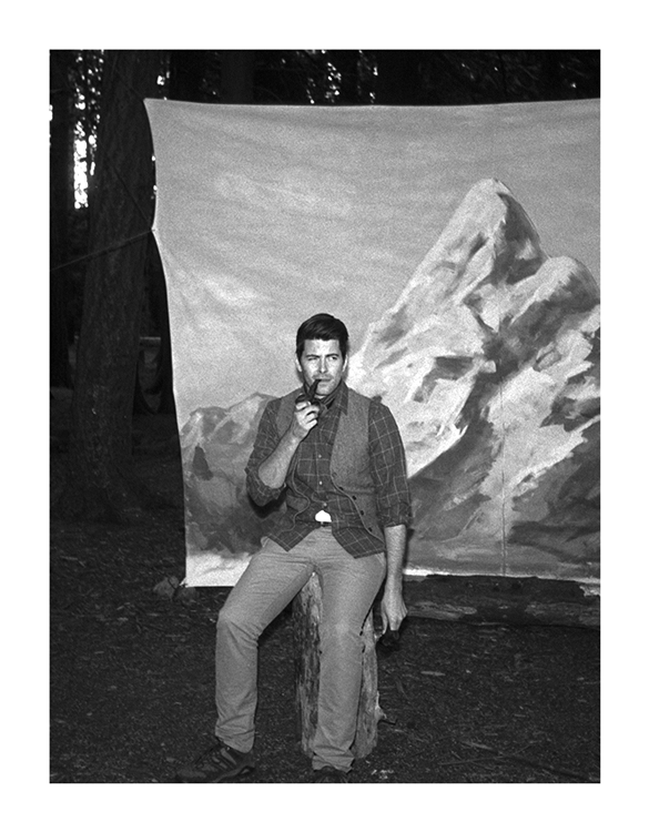 c182373c72f4d3a8-shane_sitting.gif
