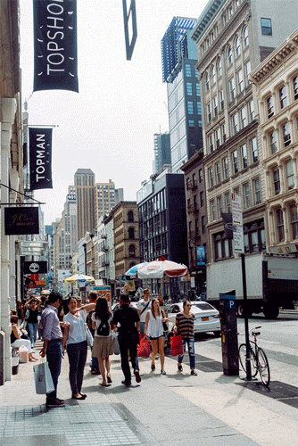 f673555d8e1aaa24-soho1-web.gif
