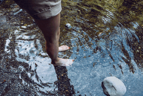 581e5dd7b9ee5343-katie_water.gif