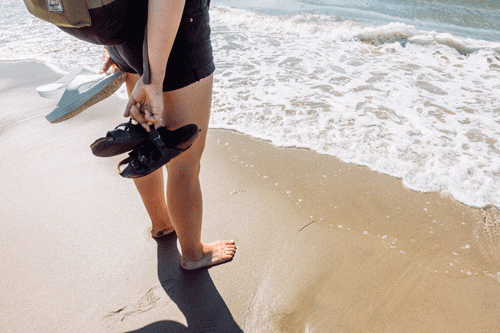 a1f65843399c3db1-allie_surf.gif