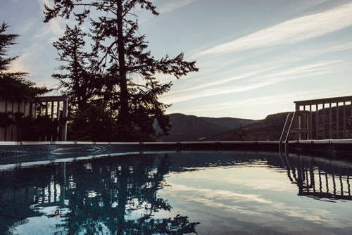 755aa2ba7594f9dd-lake4.gif