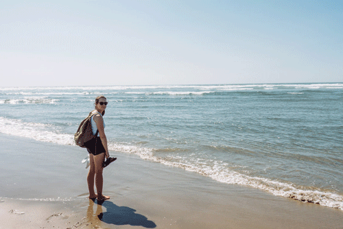 e88f762a64b1a4a0-allie_beach.gif
