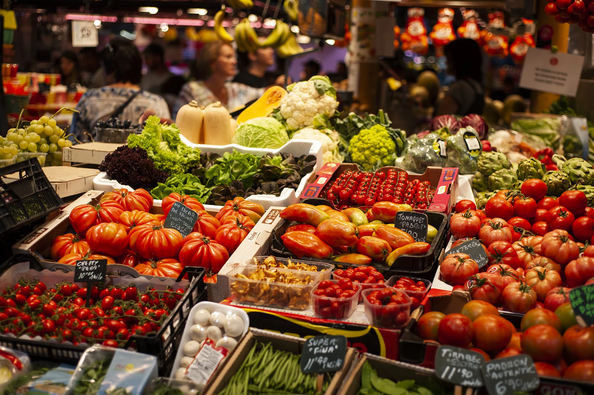 Save lots of money on your tomato purchases (Barcelona, Spain, 2017 © JOEL ANG PHOTOGRAPHY)