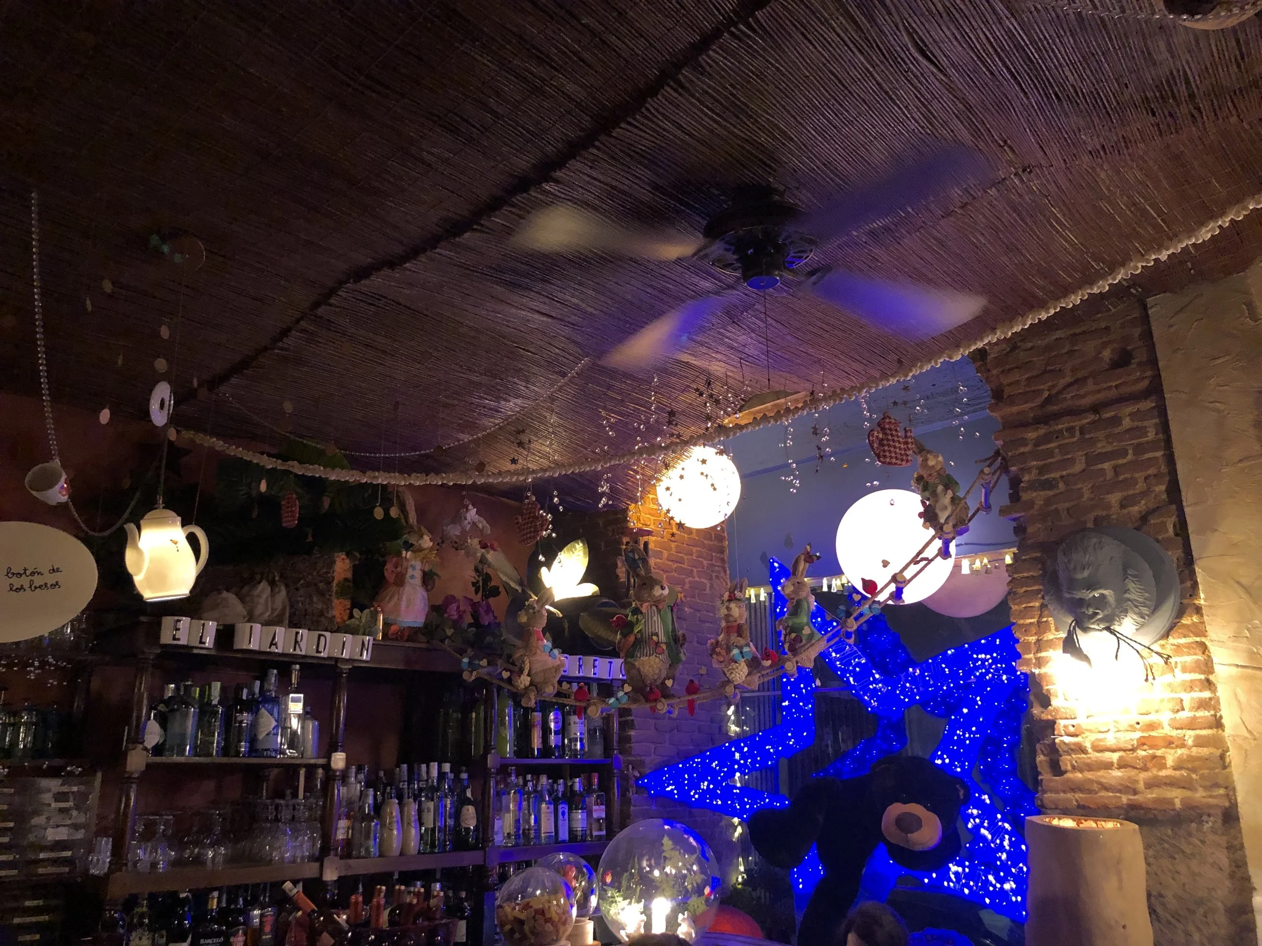 Funky lighting at El Jardin Secreto (Madrid, Spain 2019 © JOEL ANG PHOTOGRAPHY)