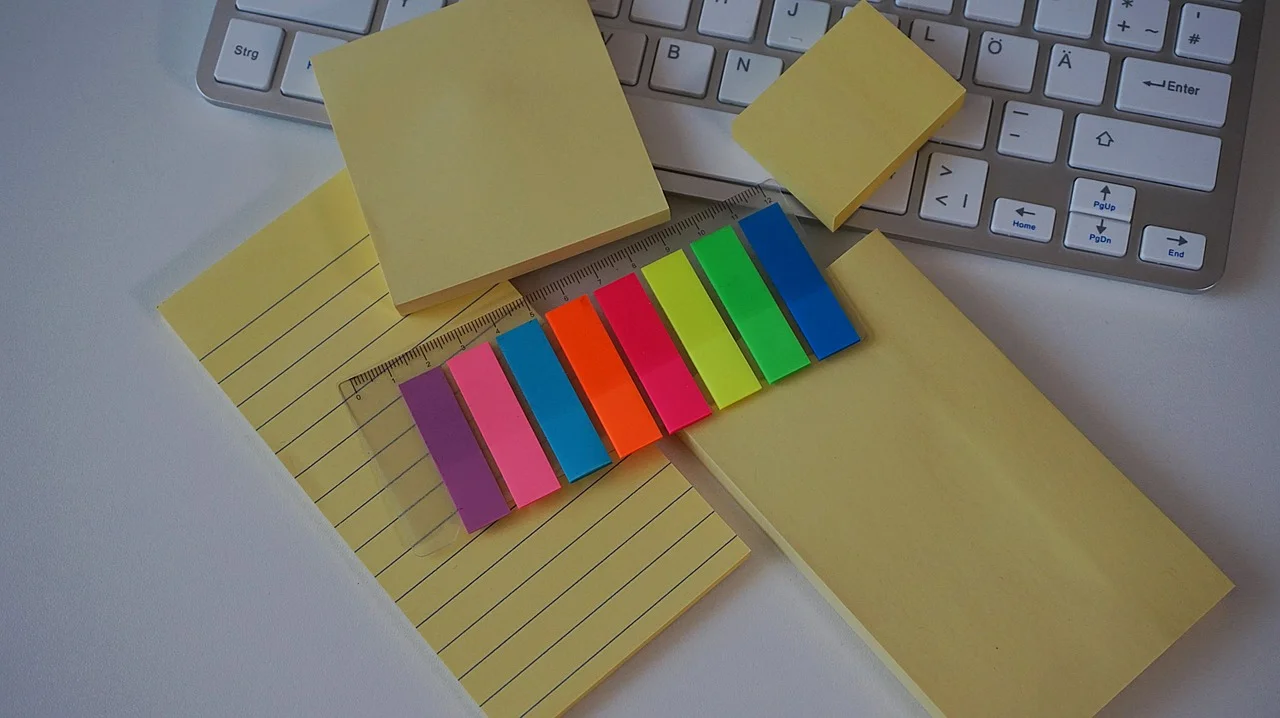 Postit-Sticky-Notes-Adhesive-Note-Office-Accessories-2480037.jpg