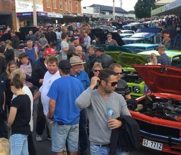 Car-show-crowd-1-cropped.jpg