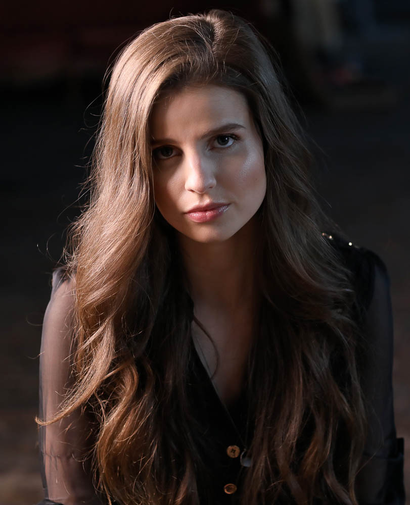 Imogen-Clark-Press-Shot-by-Jeremy-Dylan.jpg