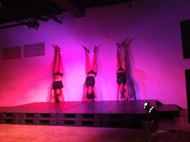  nic dance performance @Roppongi Deluxe, Tokyo (2011)  nic: Nao Usui, Mitsue Fujimoto and Risa Muramatsu Ray 