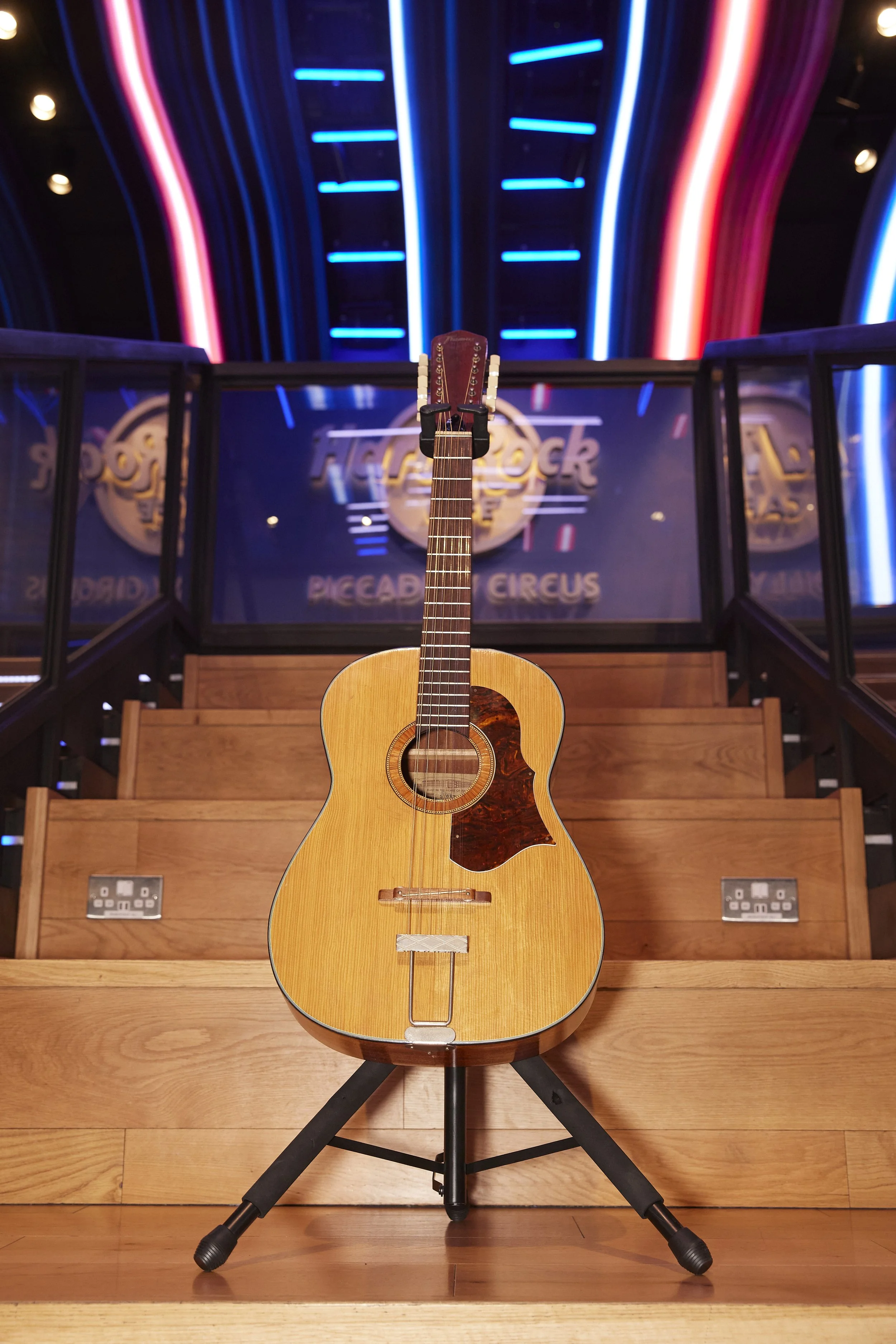 John Lennons Guitar 2.jpg