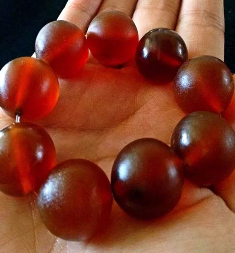 Track-the-Trade-sec-1-d-Elepant-skin-is-transformed-into-red-blood-beads-and-sold-as-jewellery.-Copy.jpg