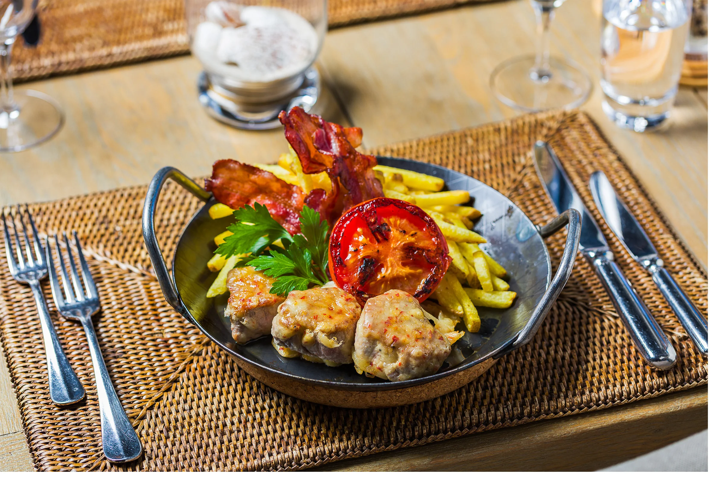 RESTAURANT SCHIFFLÄNDE, MAUR ZH KLIENT: FBM GASTRO MANAGEMENT AG, ZÜRICH LOCATION: RESTAURANT SCHIFFLÄNDE, MAUR ZH