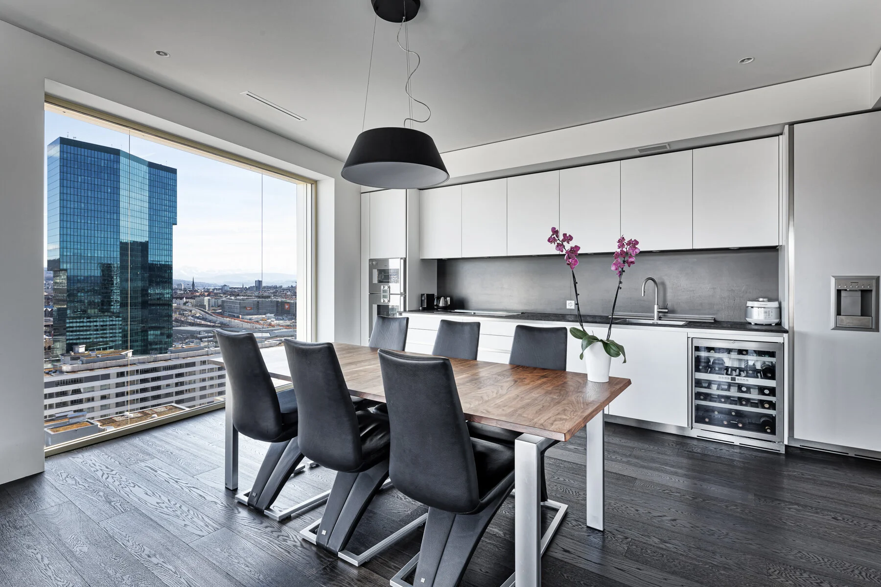 20-115 - Atrium - Mobimo Tower Wohnung 16D Zürich--1.jpg