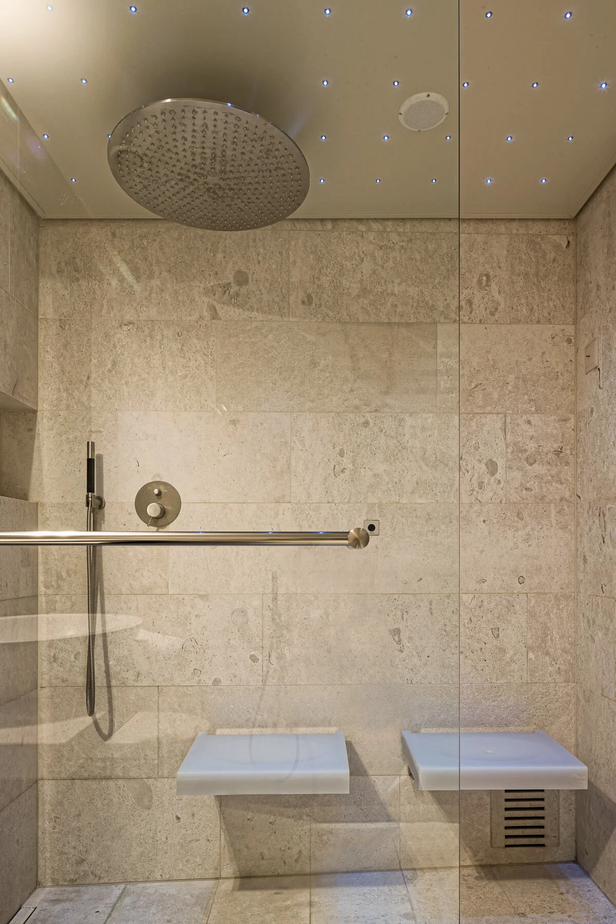 20-115 - Atrium - Mobimo Tower Wohnung 16D Zürich--16.jpg