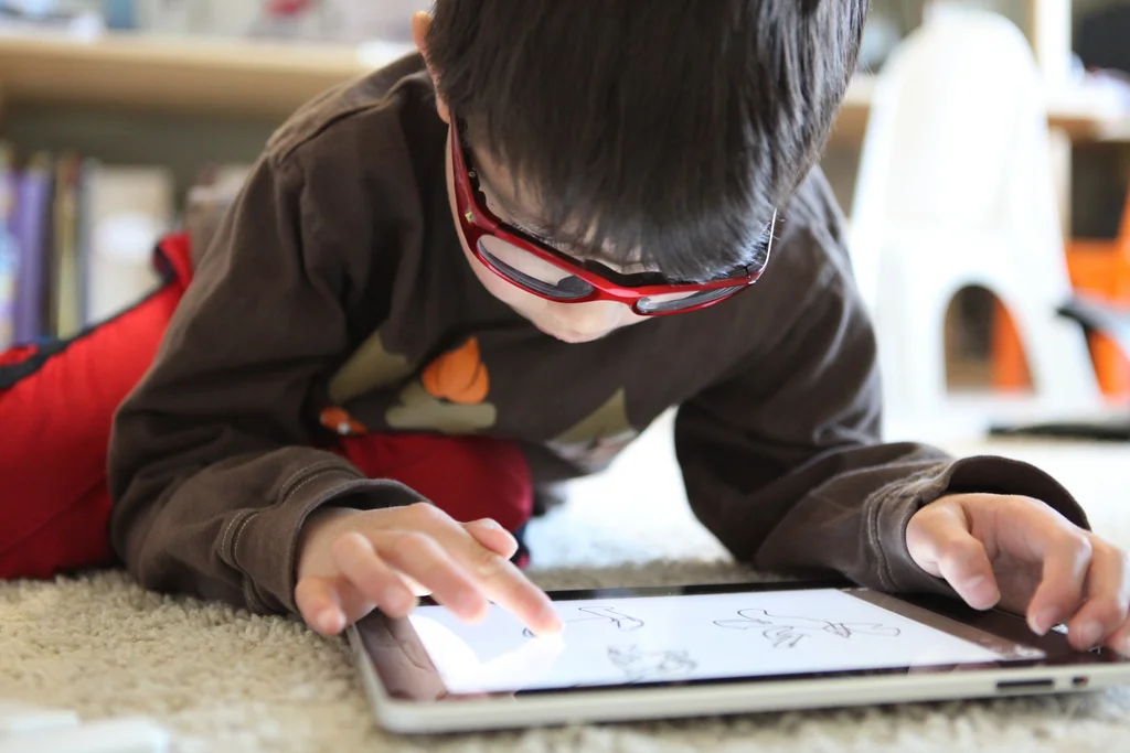 Kobe drawing on the iPad using Adobe ideas. Mixed reviews, he's getting a little frustrated with the controls, sometimes it' pans when it should be drawing, sometimes it doesn't let you draw over something you've already drawn....