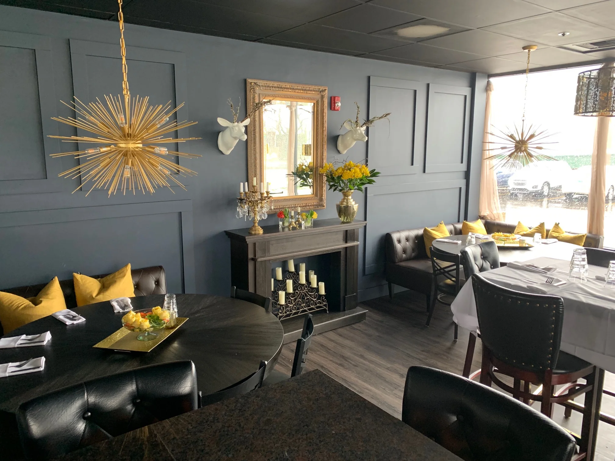 Dinning room holds a total of 52, 45 at table seats, 8 at the bar.