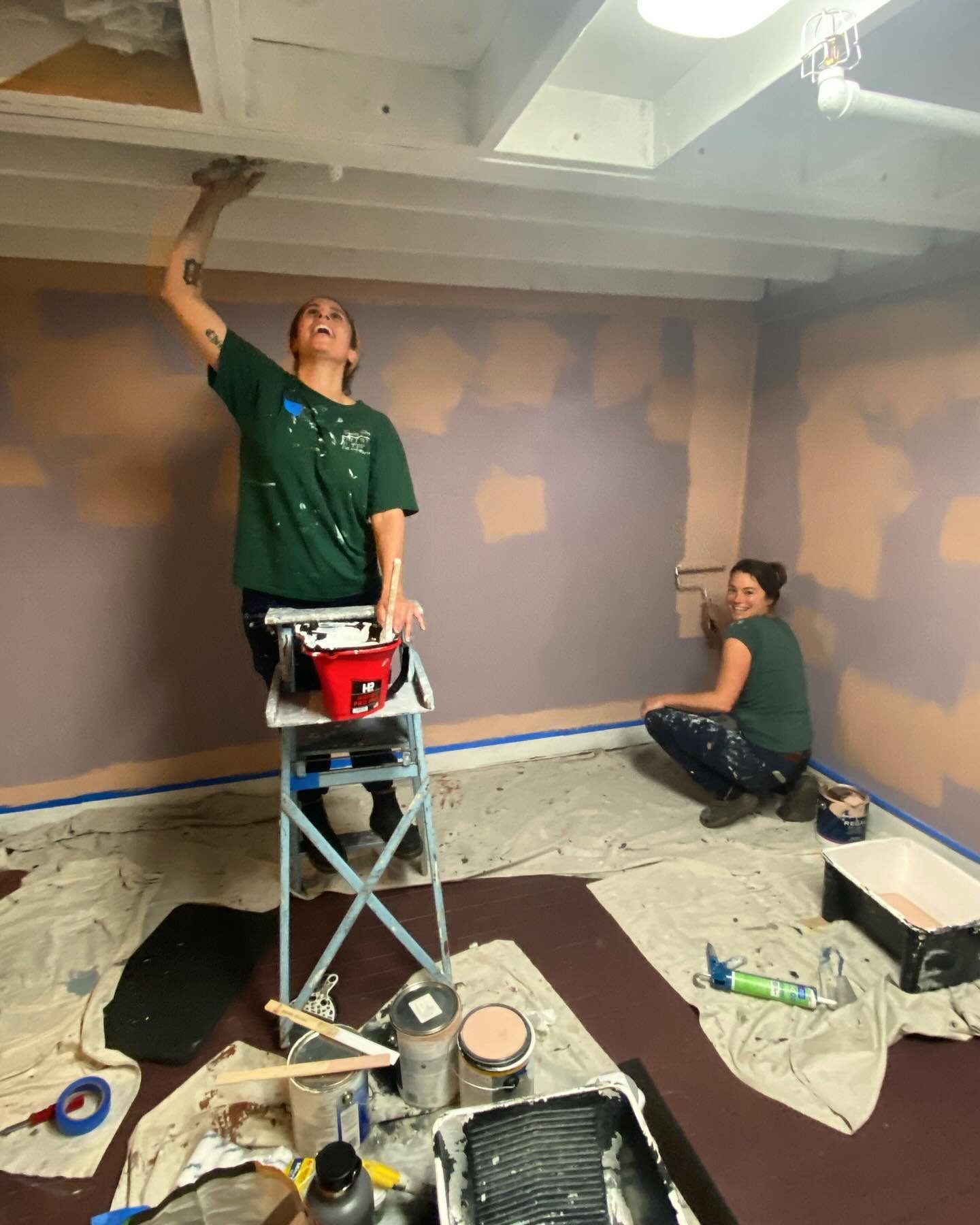 🤩 Yoginis at work 🤩

We hope everyone is enjoying the changes to the space! Can&rsquo;t wait for it to be all done! 💗💗