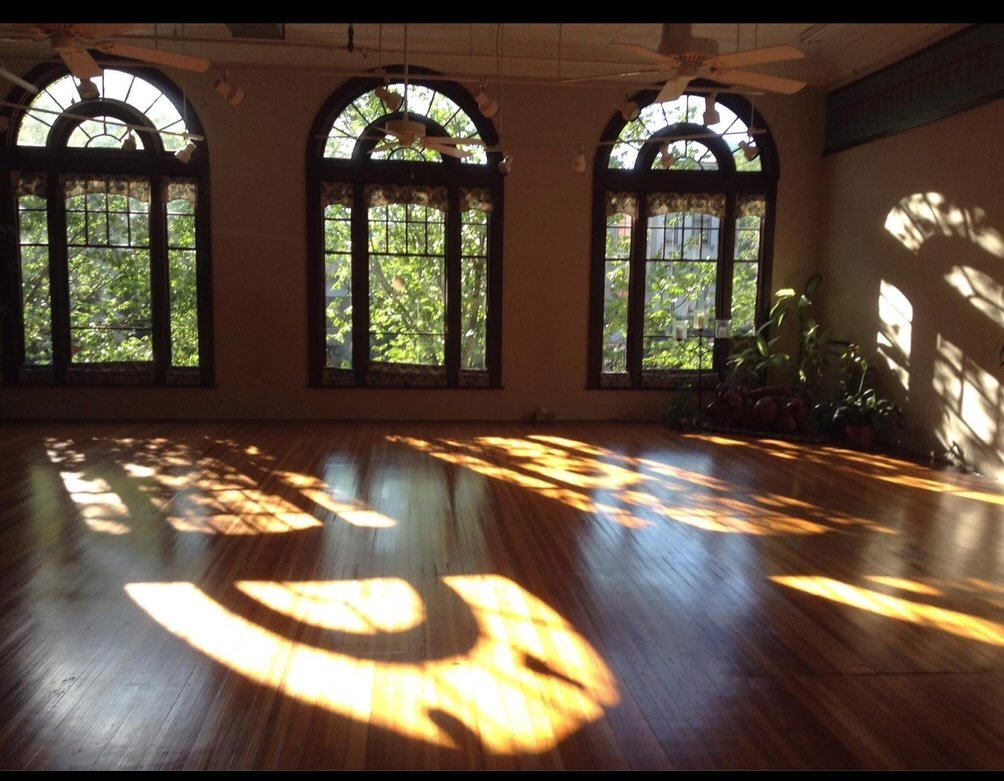 2 0 1 6 Memories!!
🤍
Our community yoga center was 12 years old and was thriving thanks to the previous owner Karen Score.  2016 was the year we took over the back patio of the marketplace for a kirtan with the Hanumen, and had another divine visit 