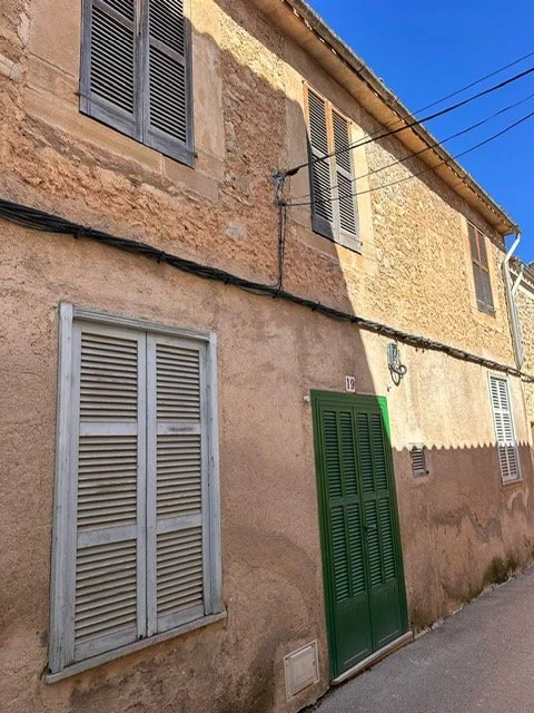 Village house in Arta with planning permission for renovation👉 485.000 € 