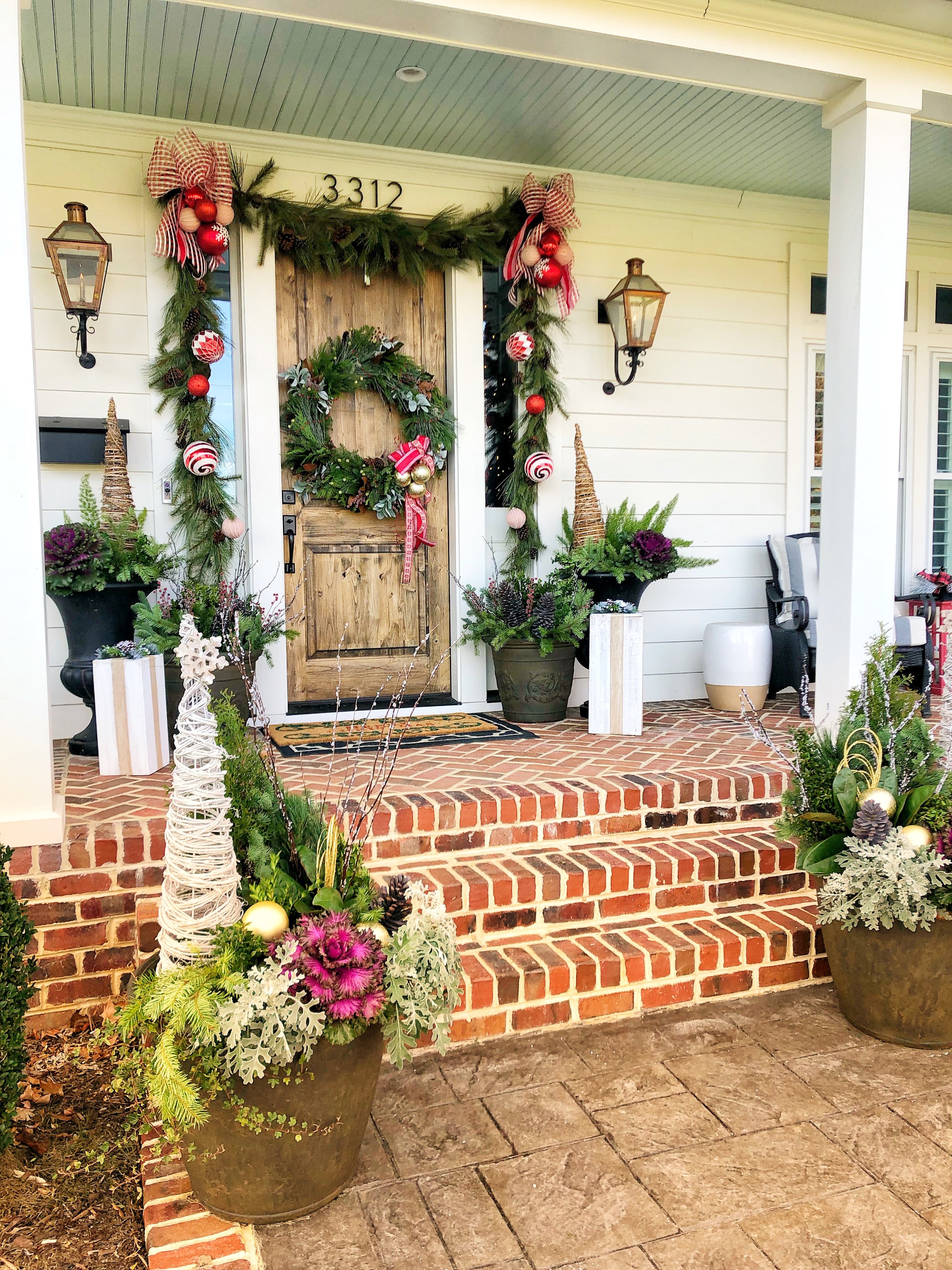 Seasonal porch decor by Su Su's Petals in RIchmond VA can help you get your porch ready for the season