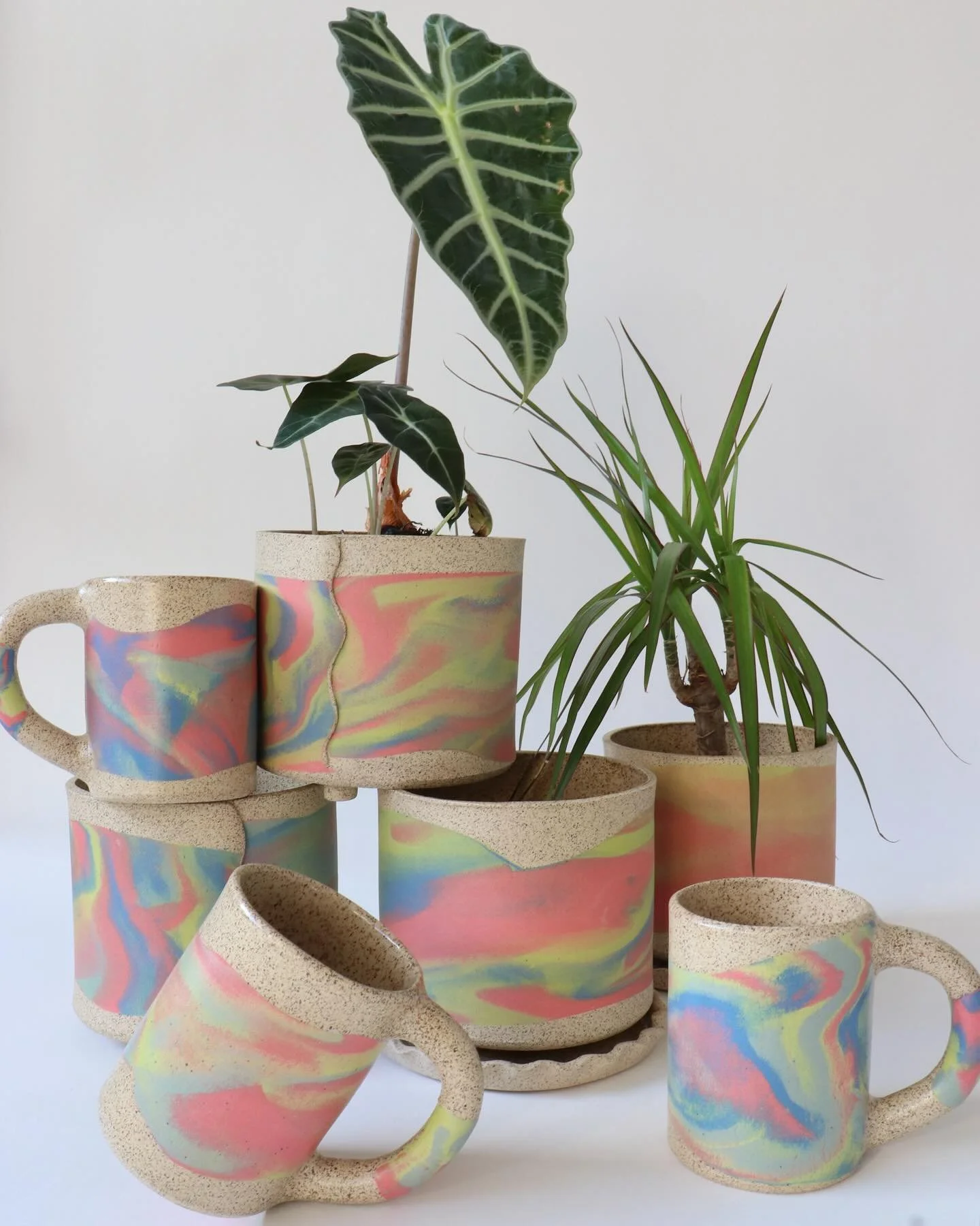 I&rsquo;ll be at the URBN HQ @urbncommunity Navy Yard tomorrow 12/5 Thursday 9am-3pm! I&rsquo;ll have pieces from my new collection including some of these bolder groovy marbled OLA pots and lots of classics too!
〰️5000 S Broad st Building 543〰️ #urb