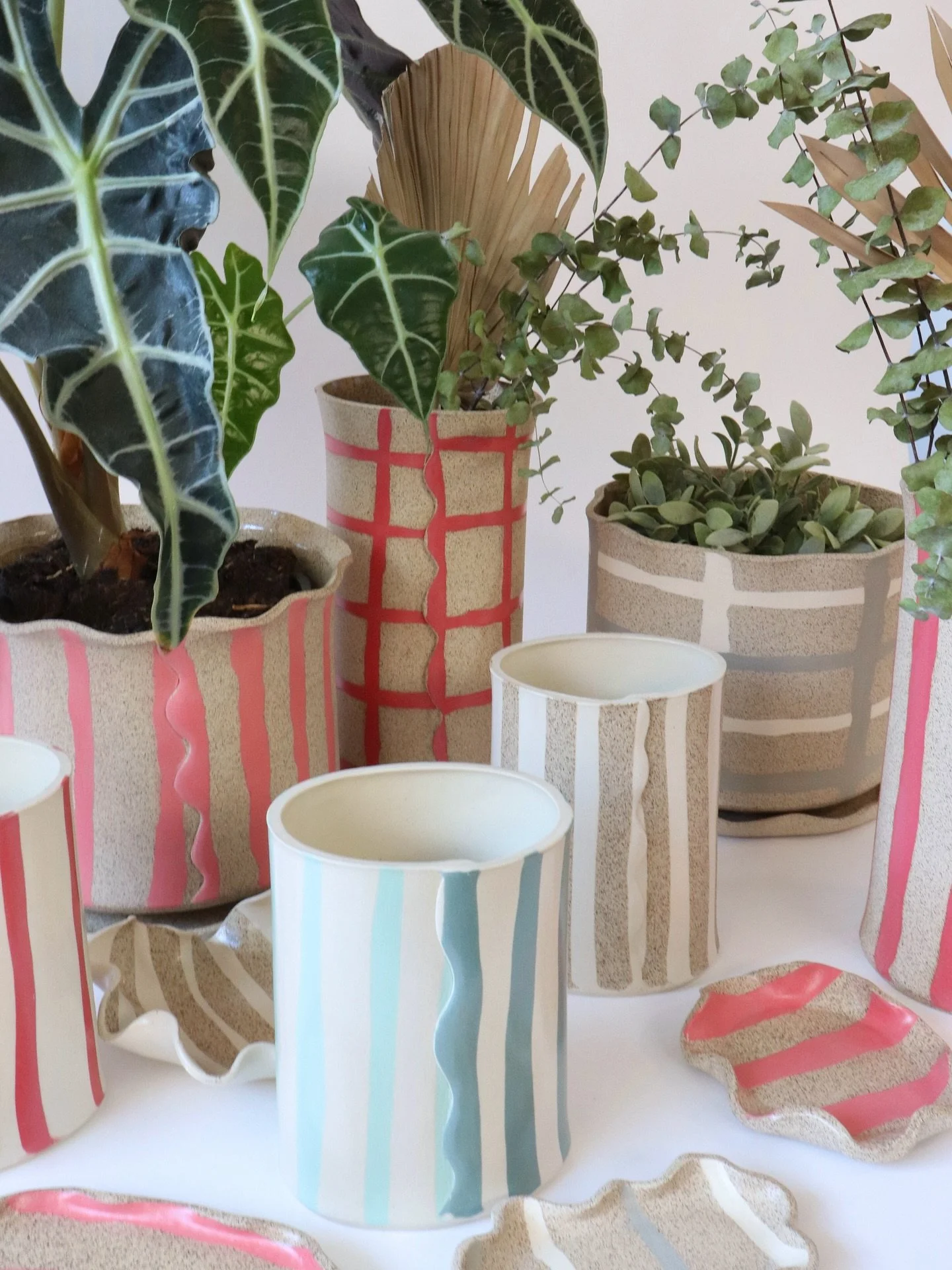 Stripes and more stripes in the works for all my upcoming Ⓜ️🅰️RKE➕S! 

all #handbuilt #inlaid #nerikomi #coloredclay