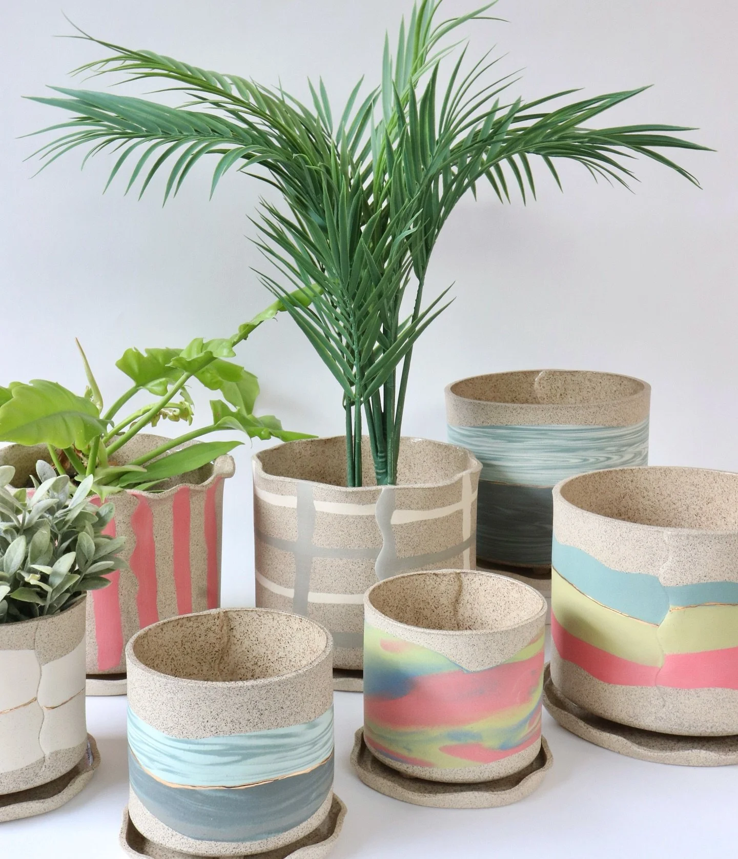 Summer is in full swing!🌿
Big &amp; regular size juicy colored OLA and striiiippppeeesss pots are coming with me to @basilicahudson Summer Market this weekend, it&rsquo;s my first time there, come see me!!🫶