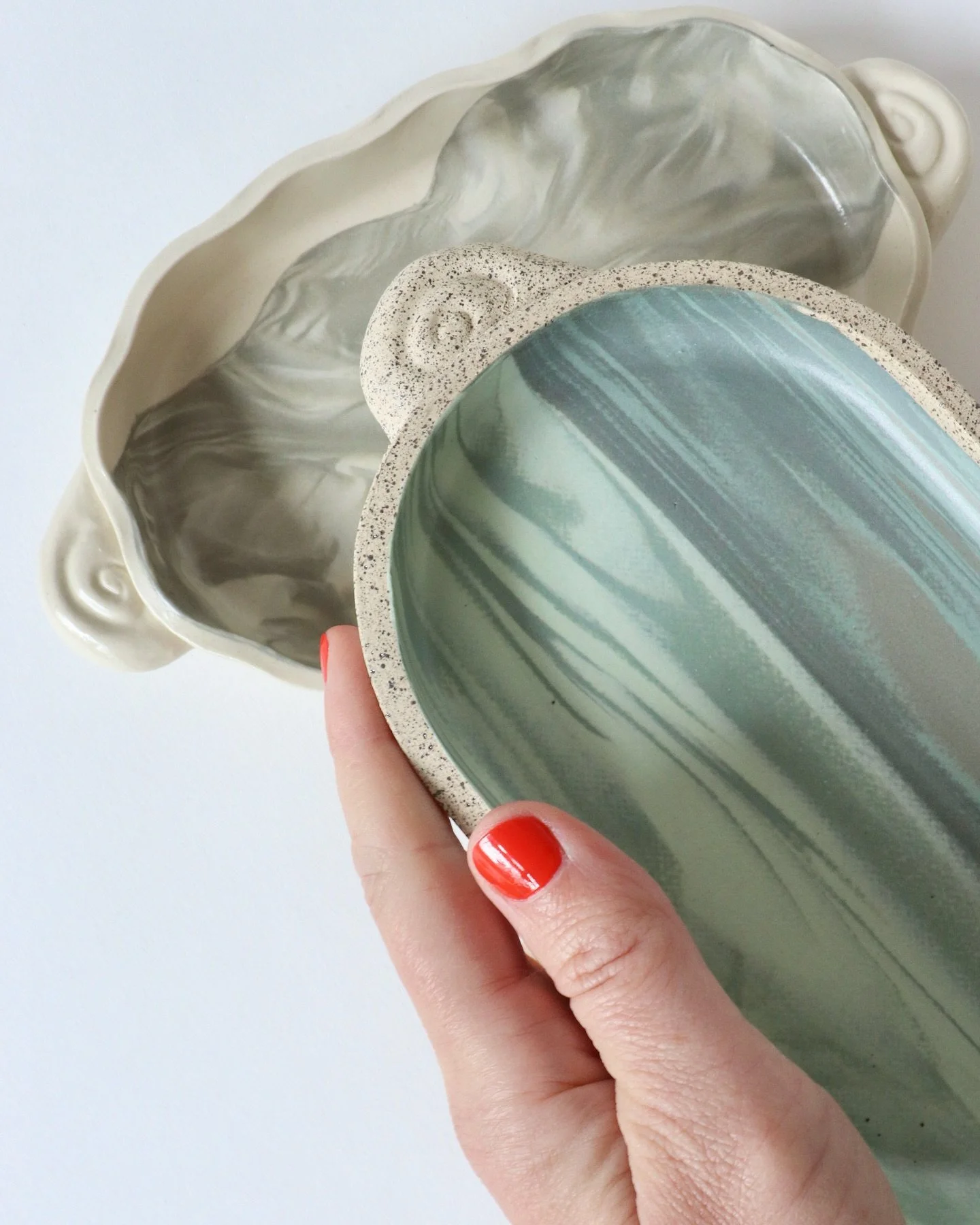 You have seen in my stories over the past few months this series of colored clay nerikomi/inlay shell trays I&rsquo;ve been developing.🐚 
Lots more in the works and soooo pretty on your vanity or for serving delicacies on.🦪🍣🍒🍇🧀