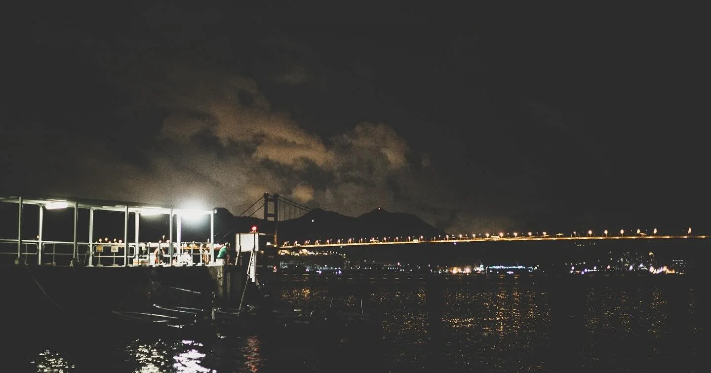 Quiet nights by the pier 
. 
.
.
.
.
#photography #hkphotography #canonhk #discoverhk #jacklloydhk #discoverhongkong #hkig #hongkonginsta #hkmood #shotwithcanon #canon6dmark2 #canon6dmarkii #hkcanon  #hkgrunge #canonsponsorme #hkblackandwhite #canonb