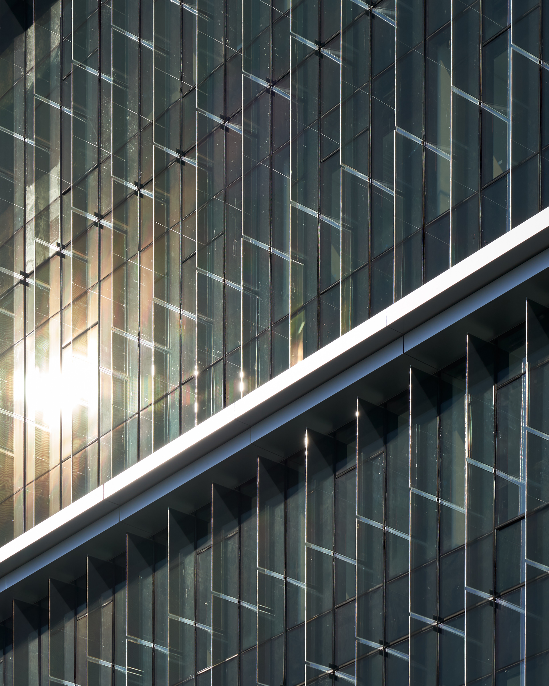 Southeast orientation of glass solar fins: produce energy from sunshine even with overcast skies