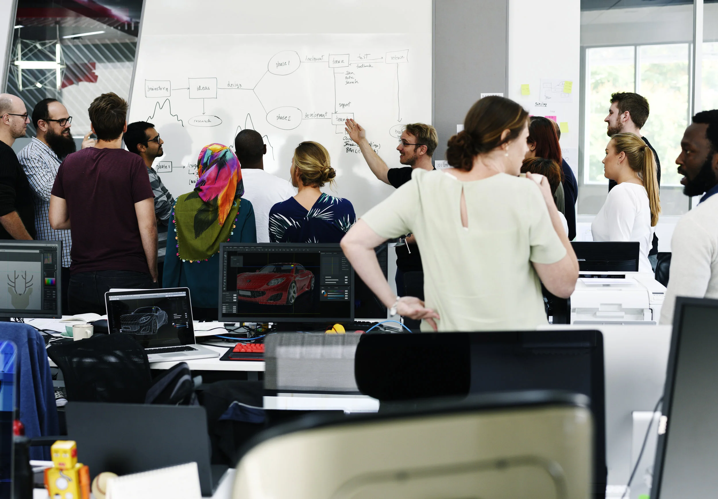 startup-business-team-brainstorming-on-meeting-PW2HYN4.jpg
