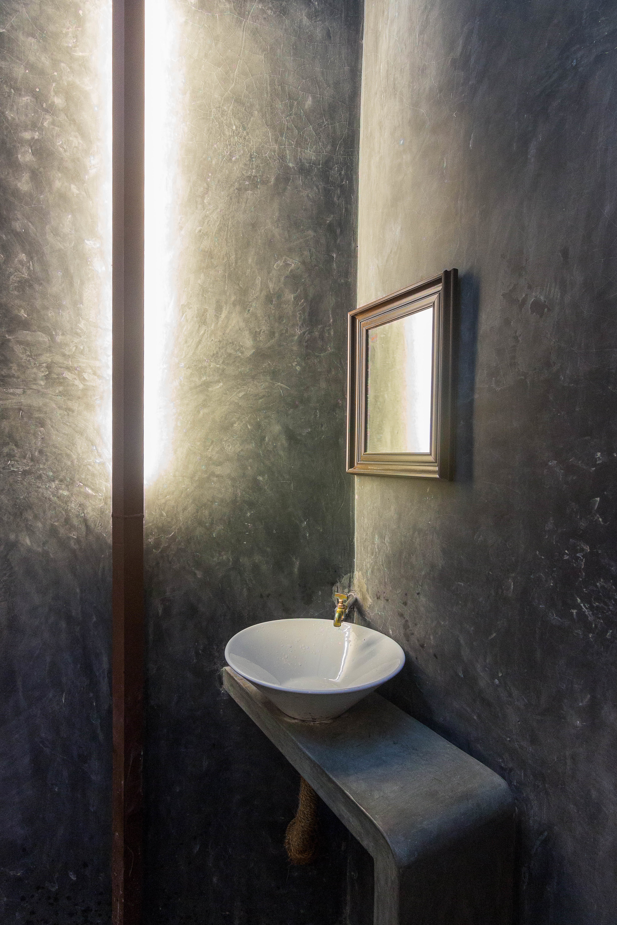 Toilet walls in grey oxide finish.